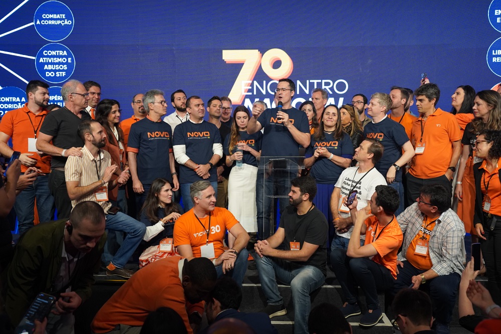 Partido Novo filia Deltan em evento com &#8220;PowerPoint do Lula&#8221;.