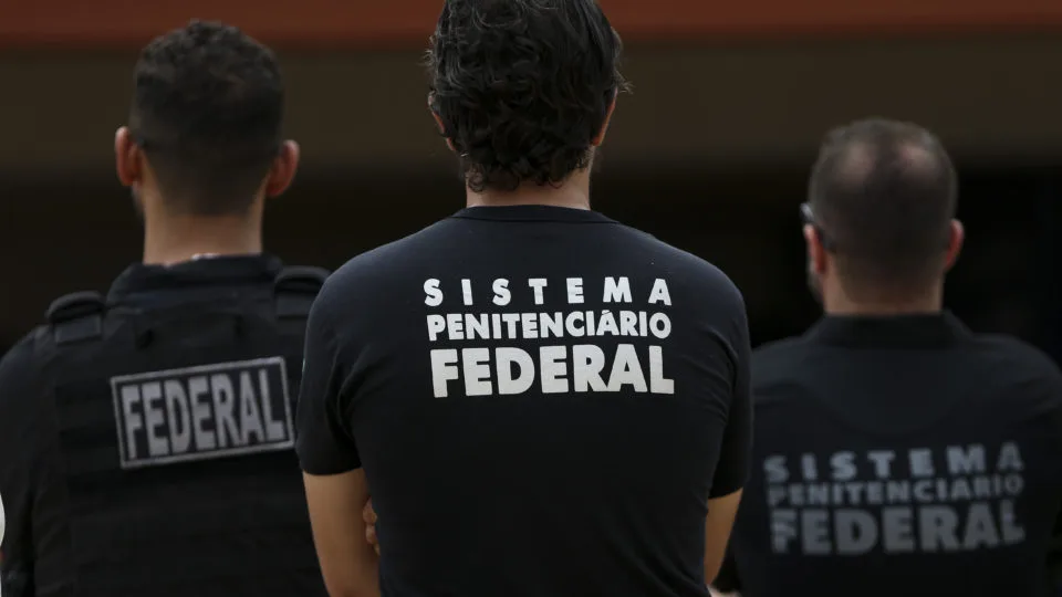 Relatório aponta aumento na população carcerária, mas CNJ libera 21 mil presos