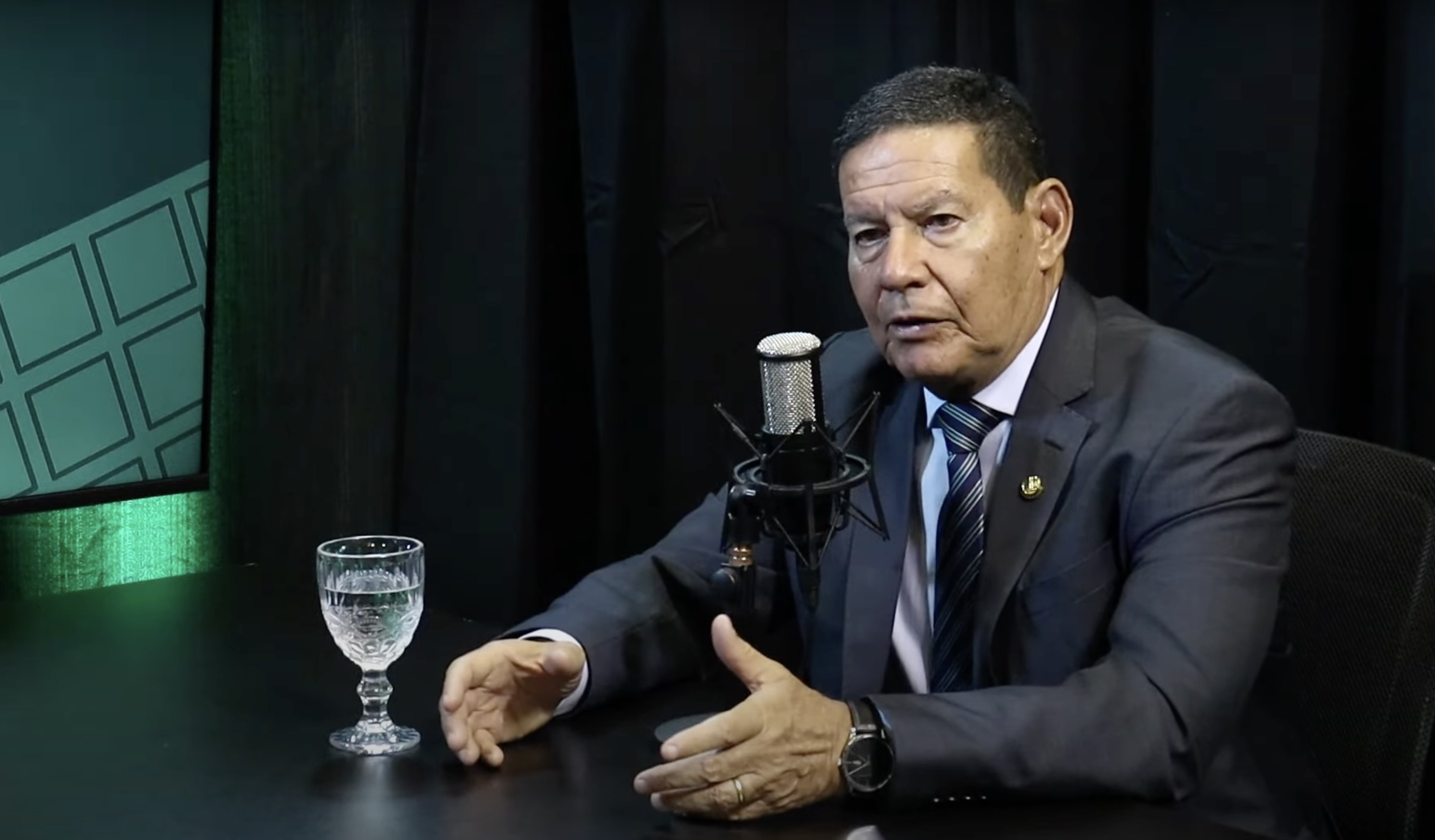 Senador Hamilton Mourão diz que prisões de suspeitos do 8/1 são &#8220;pau de arara moderno&#8221;