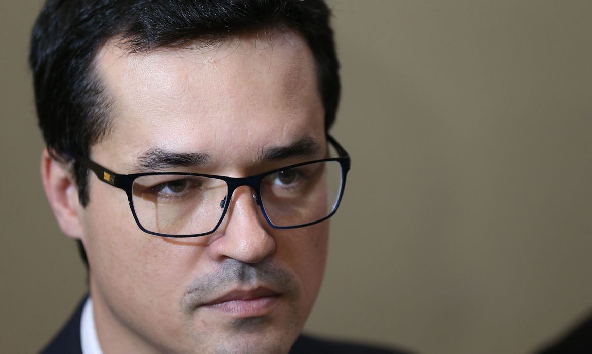 Para Deltan Dallagnol, o Brasil está em um processo contínuo e crescente de erosão da democracia, graças a um ativismo judicial praticado pelos ministros da Suprema Corte.