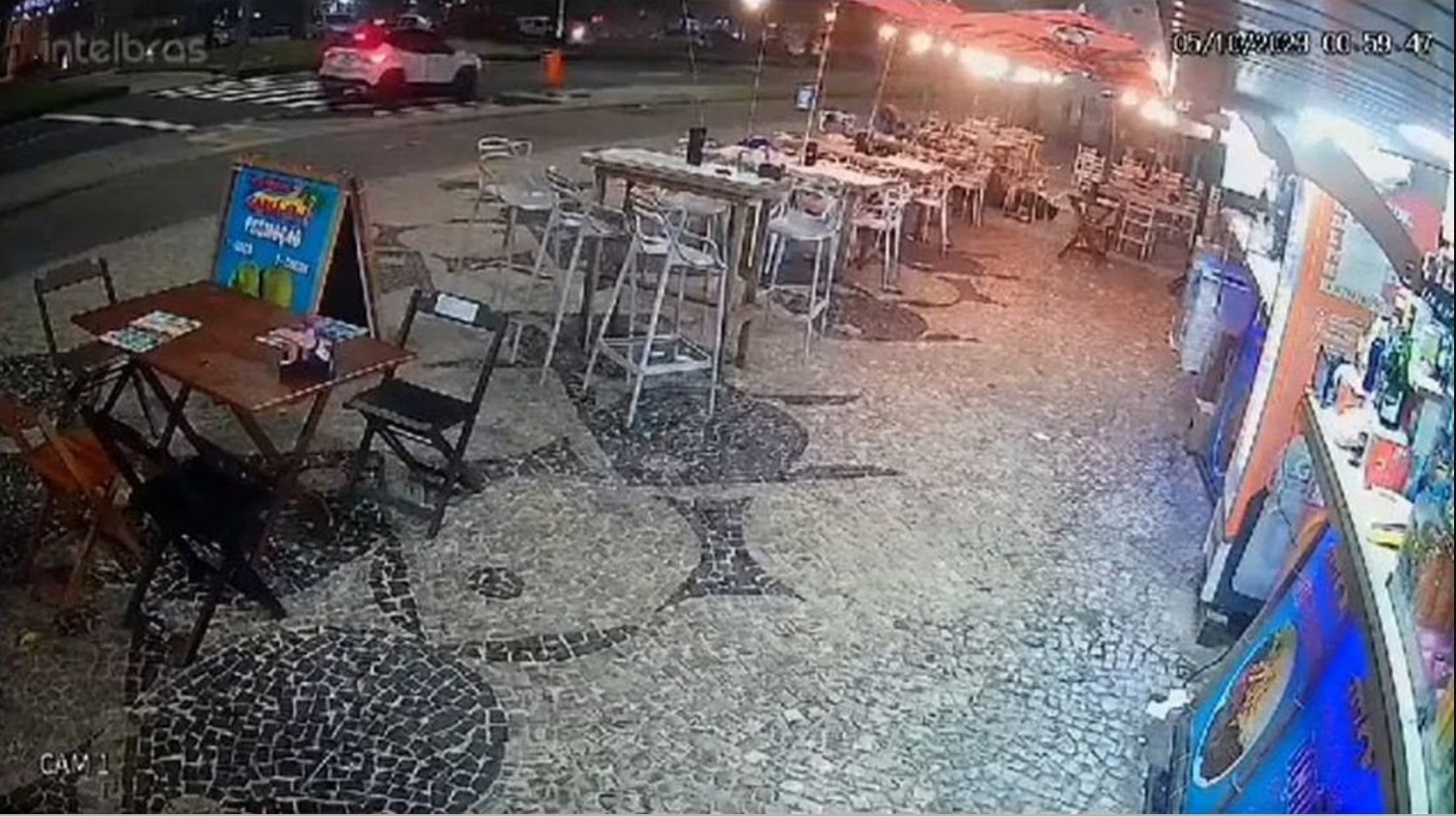 Quiosque na Avenida Lúcio Costa, na Barra da Tijuca, onde médicos foram mortos no Rio