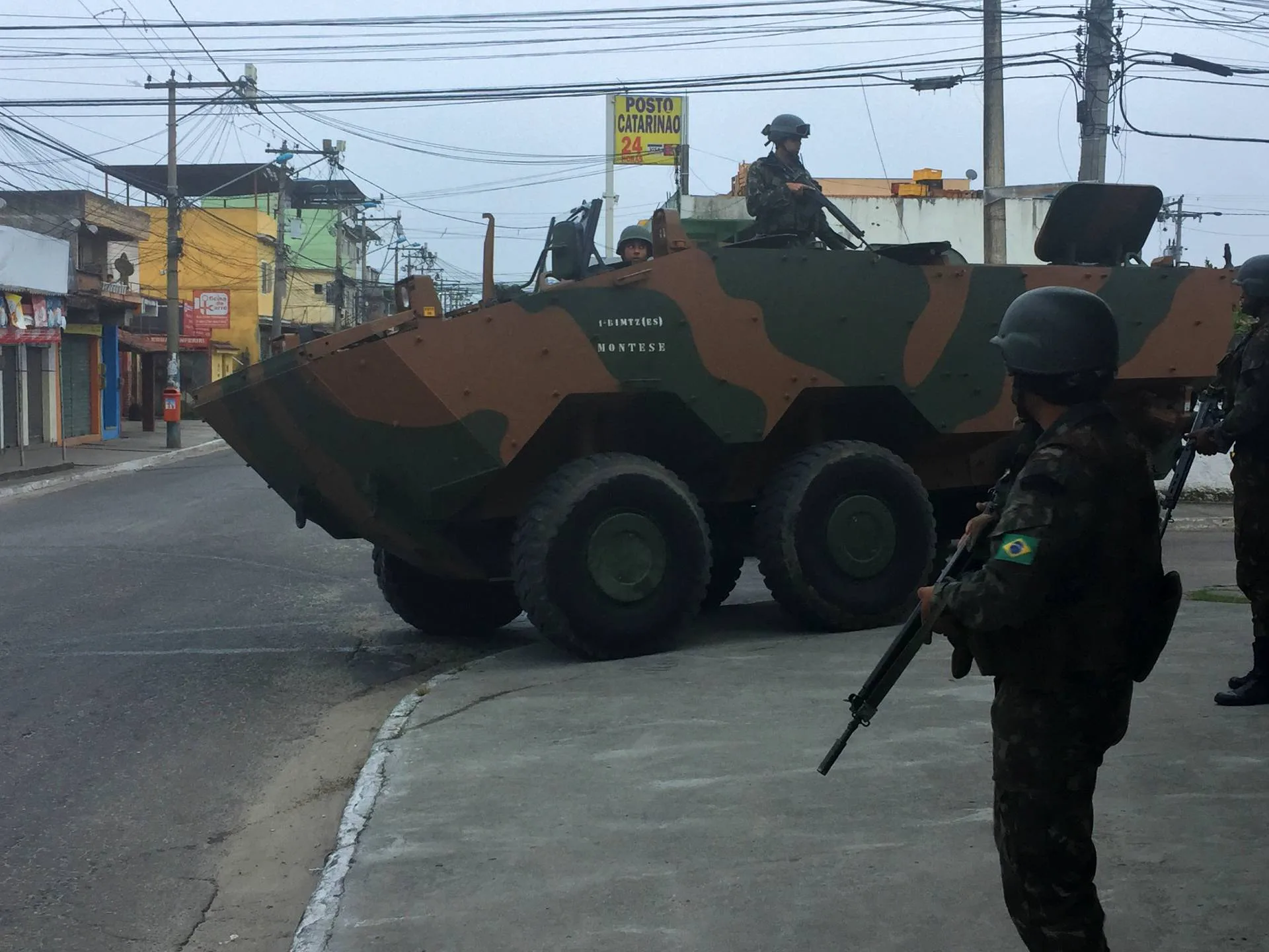 Soldado do Exército durante operação em favela em Niterói em 2018