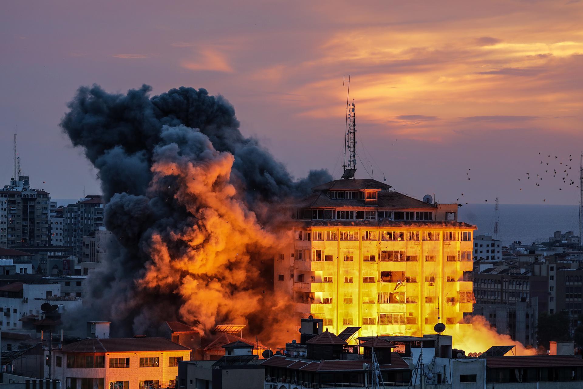 Torre palestina em Gaza após ataque realizado pelo Exército israelense.