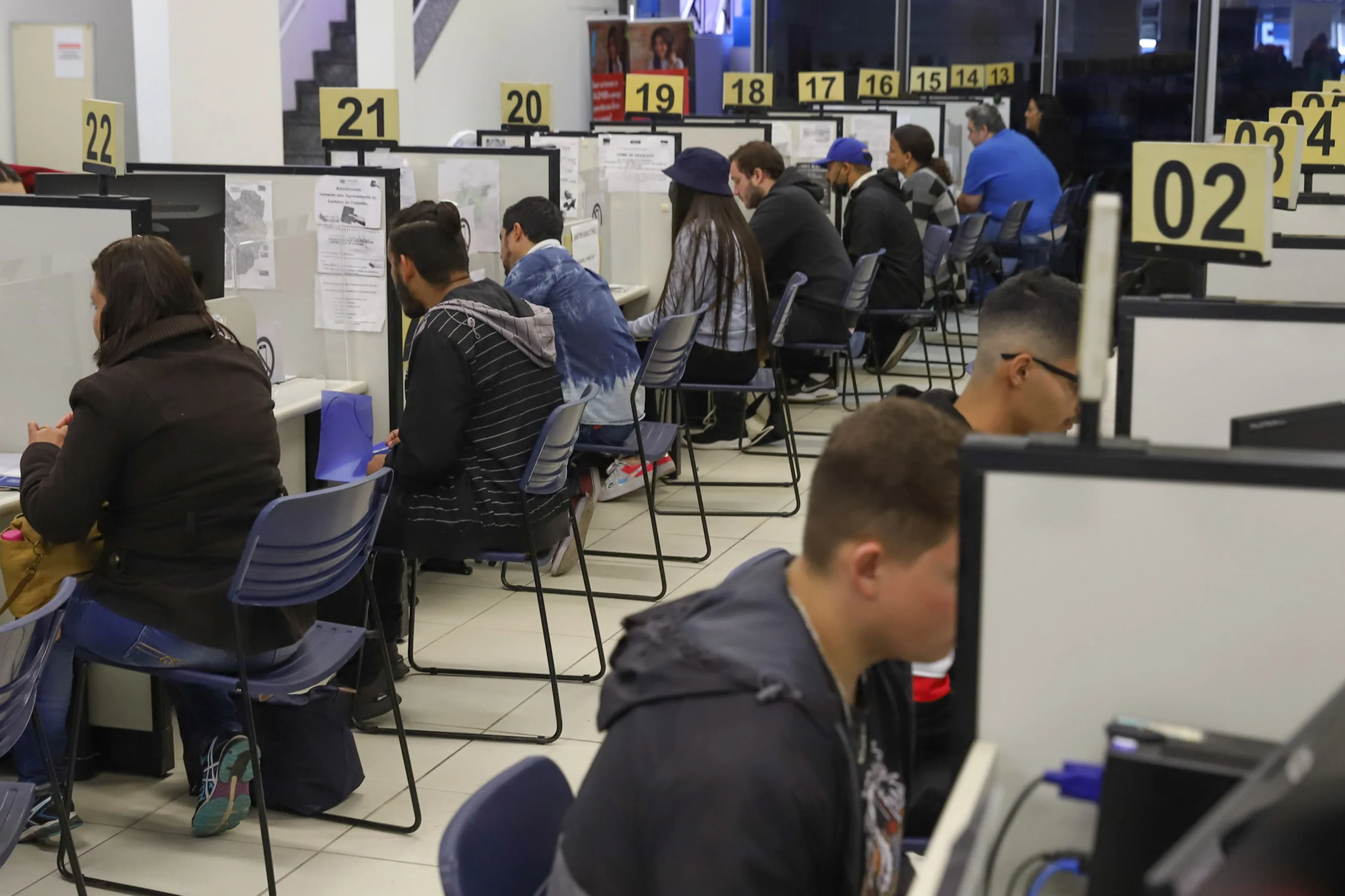 Paraná colocou 61,6 mil jovens no mercado de trabalho em 2023, melhor resultado do Sul e quarto melhor do Brasil.