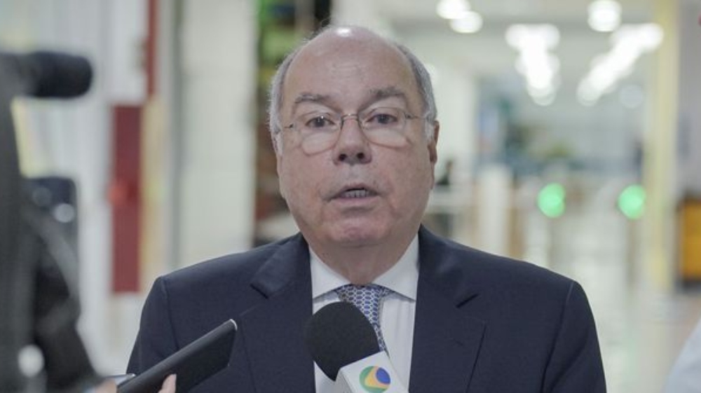 Ministro Mauro Vieira diz que retirada de brasileiros em Gaza deve ocorrer através da fronteira com o Egito, mas sem data para o resgate.