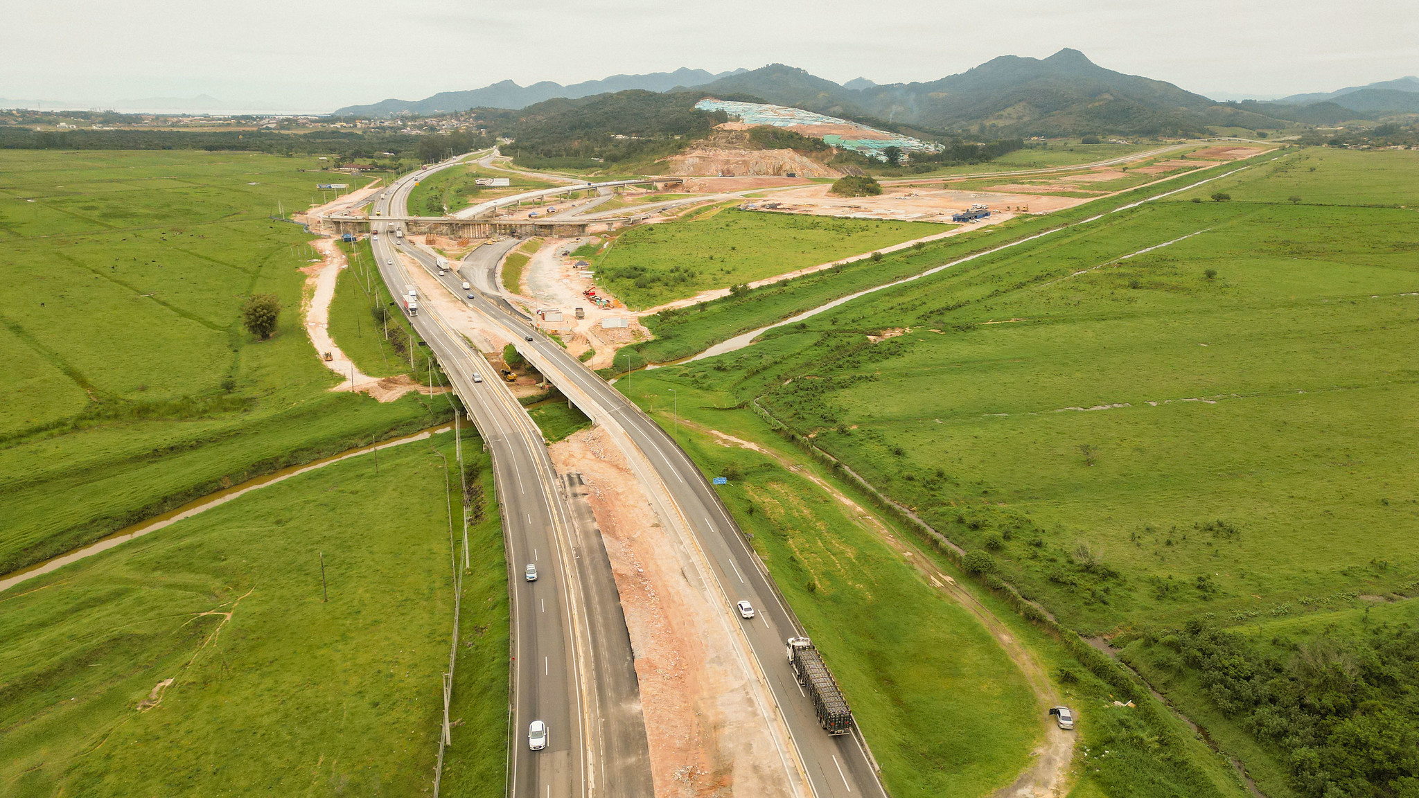 Status da obra do contorno viário de Florianópolis neste mês de outubro.