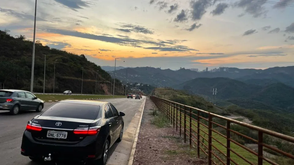 A BR-381 é a principal via de ligação entre as capitais de Minas e de São Paulo,. No estado mineiro, a rodovia cruza importantes centros econômicos e industriais, como o Vale do Aço e o Vale do Rio Doce.