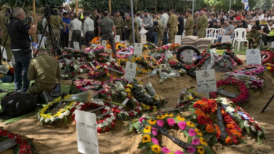 Israel enterra seus soldados no cemitério Monte Herzl, nesta sexta