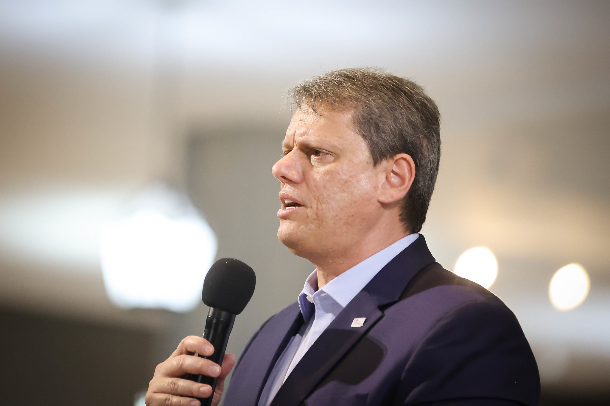 Governador Tarcísio enfrenta dificuldades para conseguir os votos necessários para aprovação de artigo