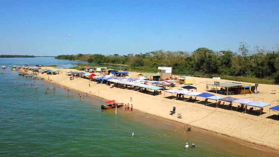 Praia de água doce em Porto Rico, no noroeste do Paraná