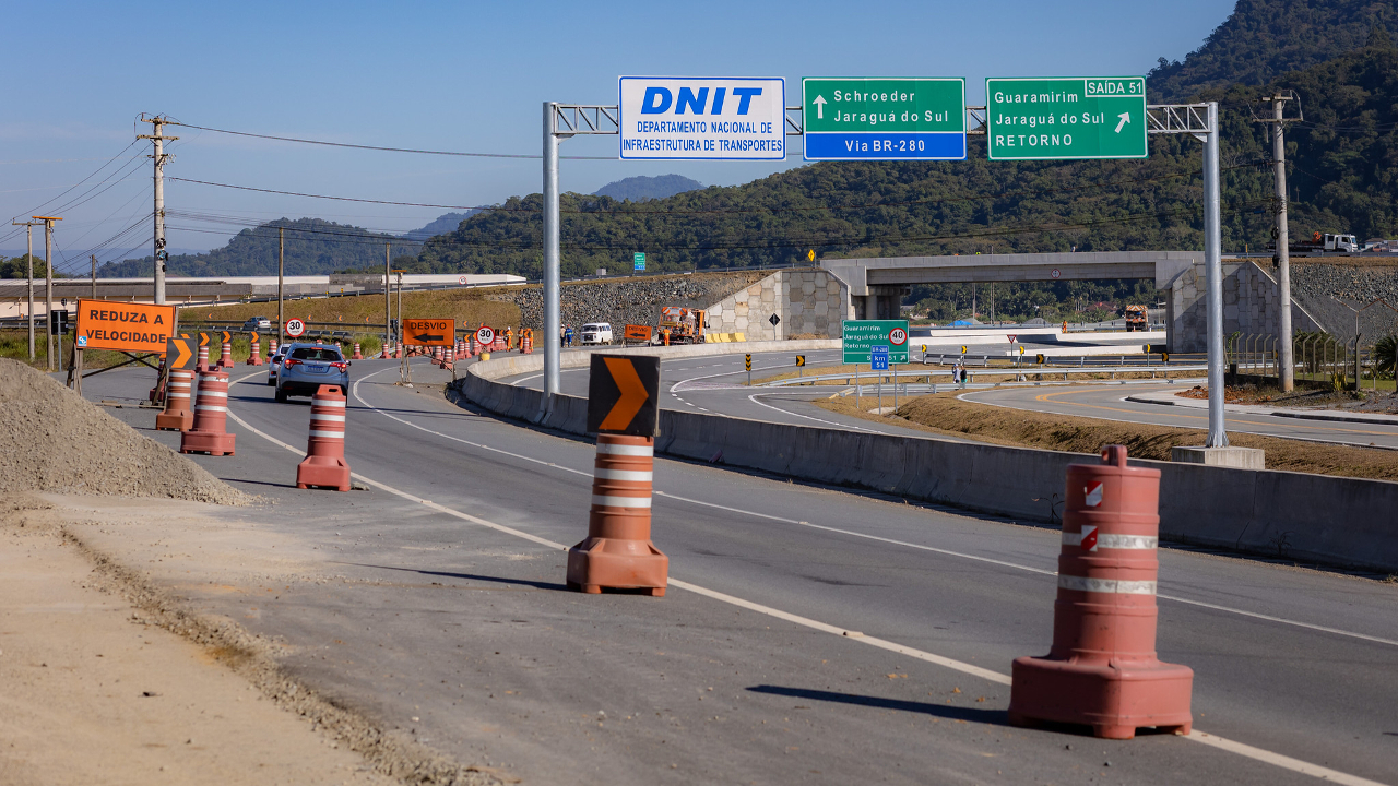 Trataivas da duplicação da BR-280, em SC, começaram em 2008: até agora só 1,6 km dos 74 km previstos foi entregue.