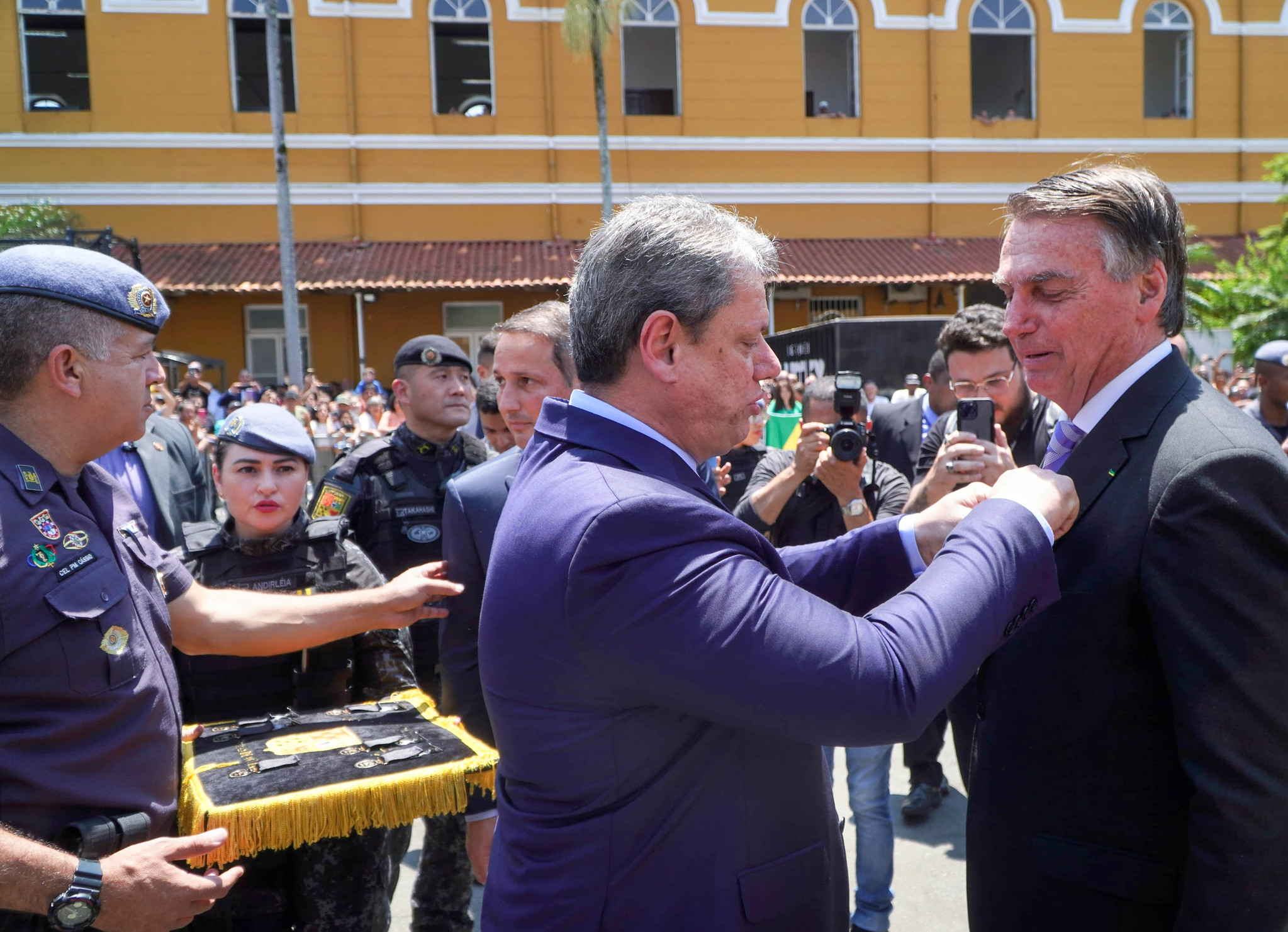 Jair Bolsonaro recebeu a medalha Cinquentenário da Rota.