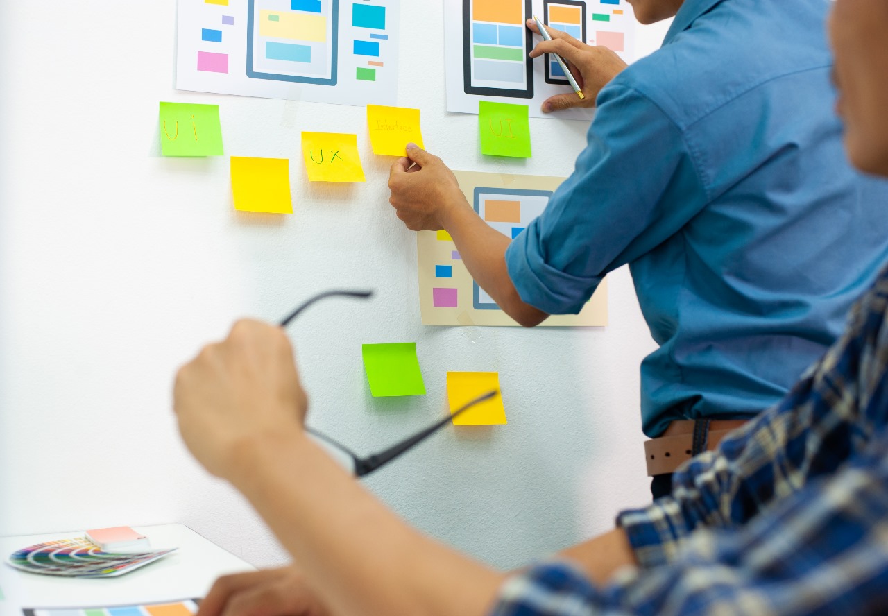 A Plastika se dedica ao desenvolvimento de produtos digitais, colaborando para criar soluções de interface e experiência do usuário.