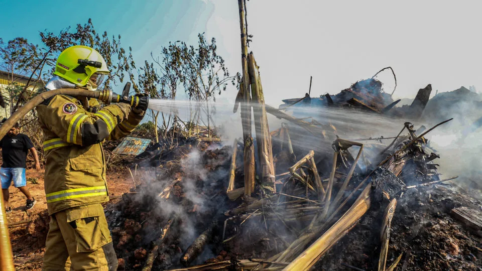 Queimadas em outubro de 2023 superam 2022 no Amazonas, no Acre e em Roraima