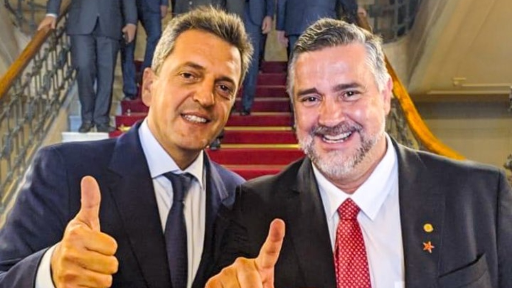 Membros do governo, como o ministro Paulo Pimenta, e de partidos de esquerda comemoraram o avanço de Sergio Massa ao segundo turno contra Javier Milei.