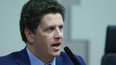 Salles recebe aval para deixar o partido.