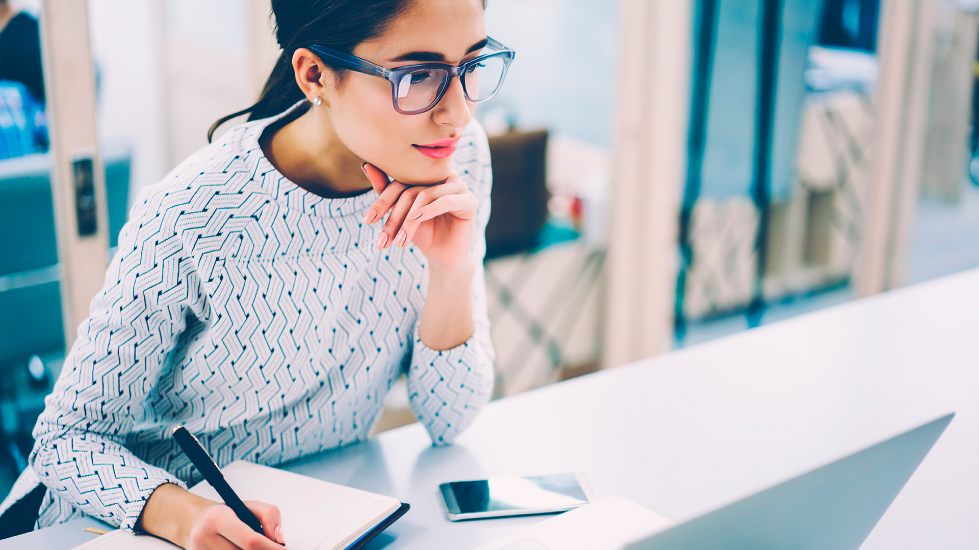 A Gazeta do Povo possui políticas específicas voltadas ao desenvolvimento e à meritocracia dos seus colaboradores