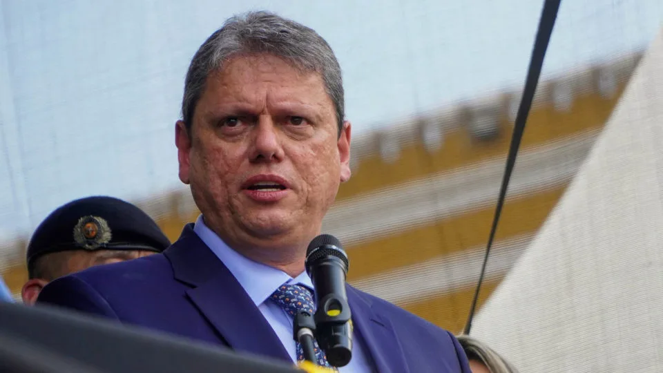 Reforma administrativa de Tarcísio prevê economia de mais de R$ 120 mi anuais.