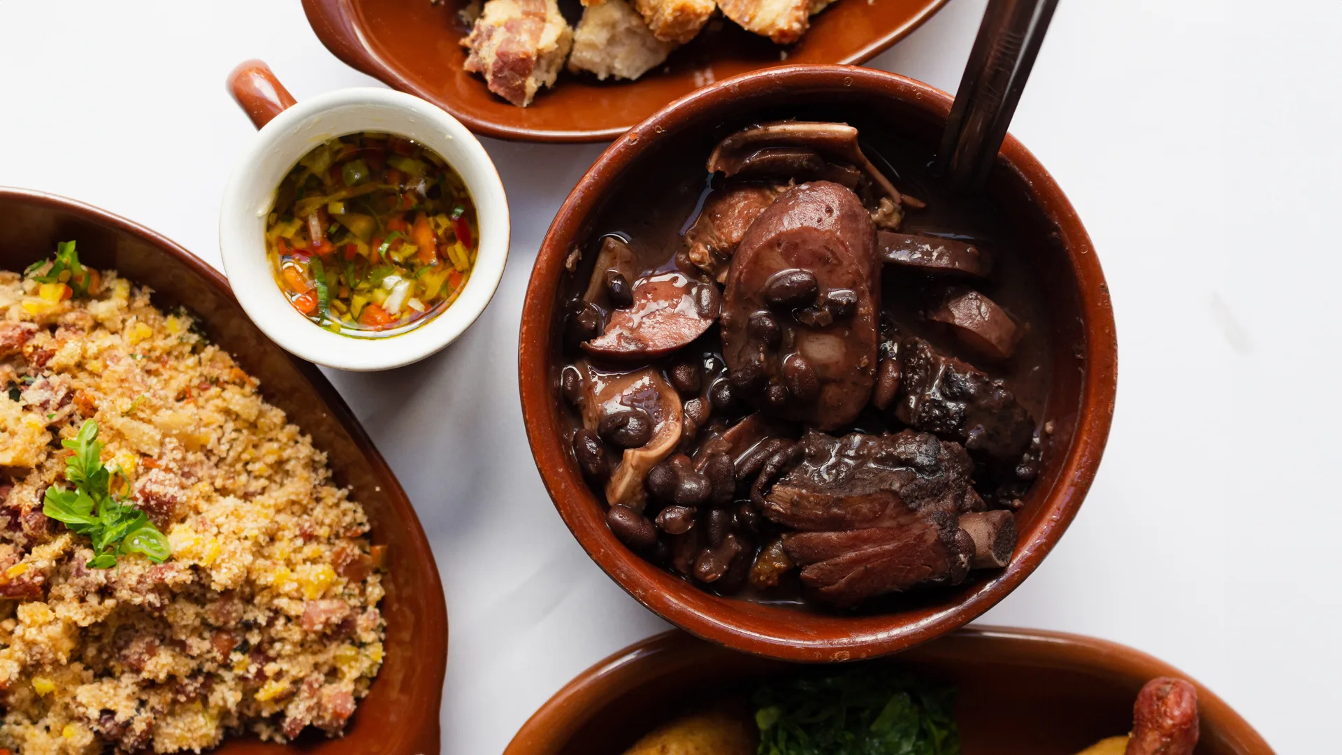 A feijoada do restaurante Tom Espaço Gastronômico é considerada a melhor de Curitiba por grandes revistas especializadas