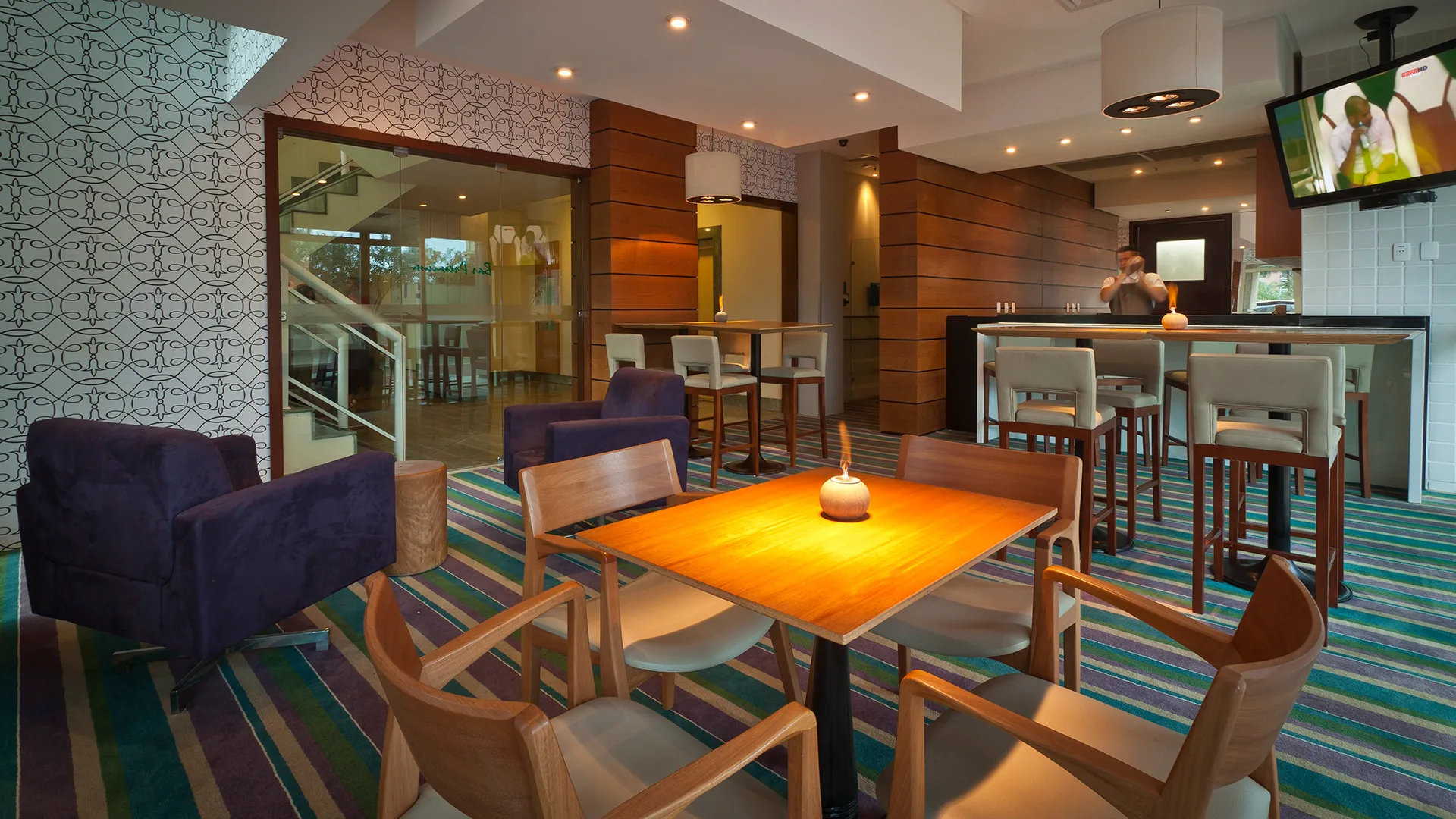 O Lobby bar Bossa Nova garante os melhores drinks para uma noite aconchegante e requintada