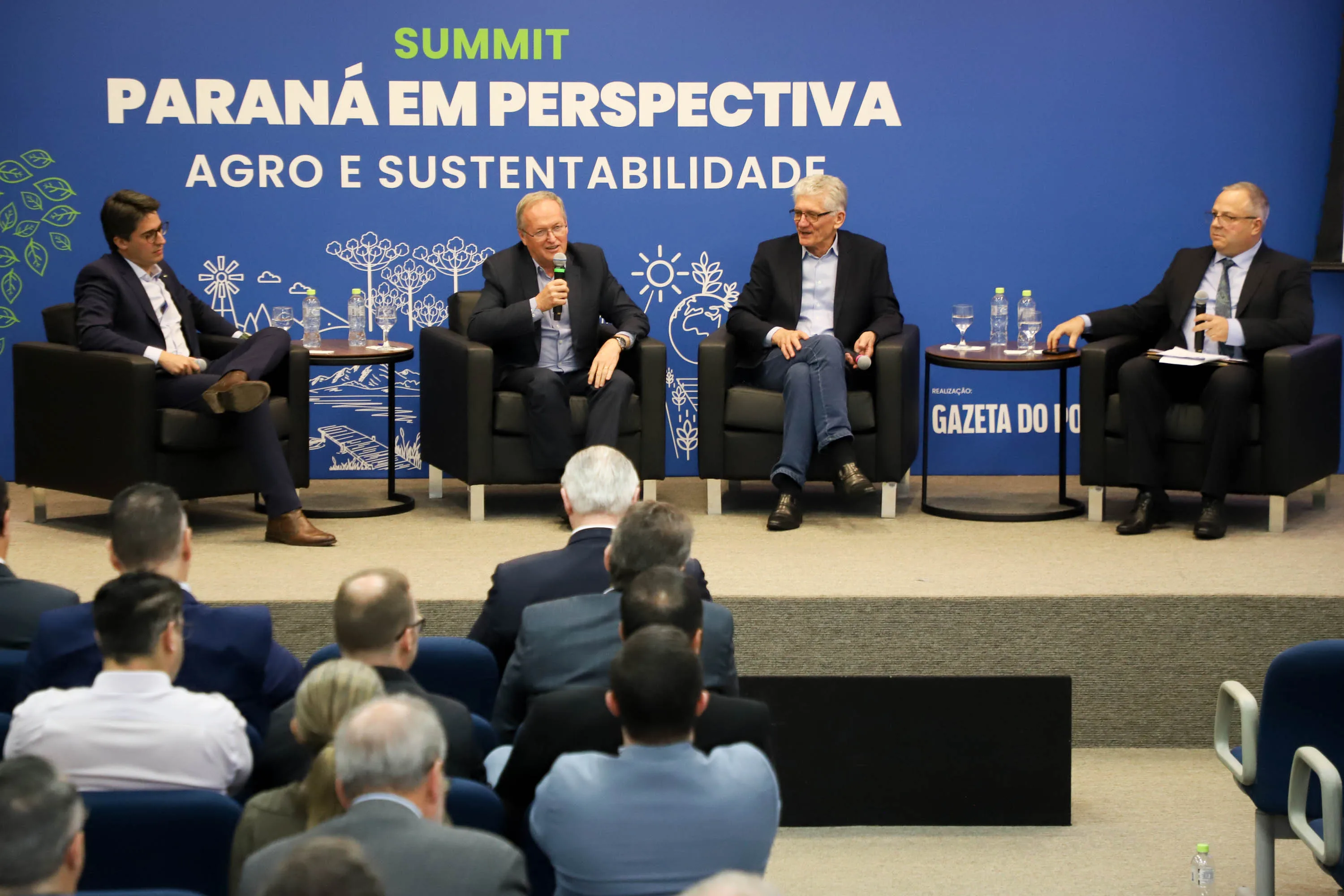 Primeiro painel "Paraná em Perspectiva: Agro e Sustentabilidade"