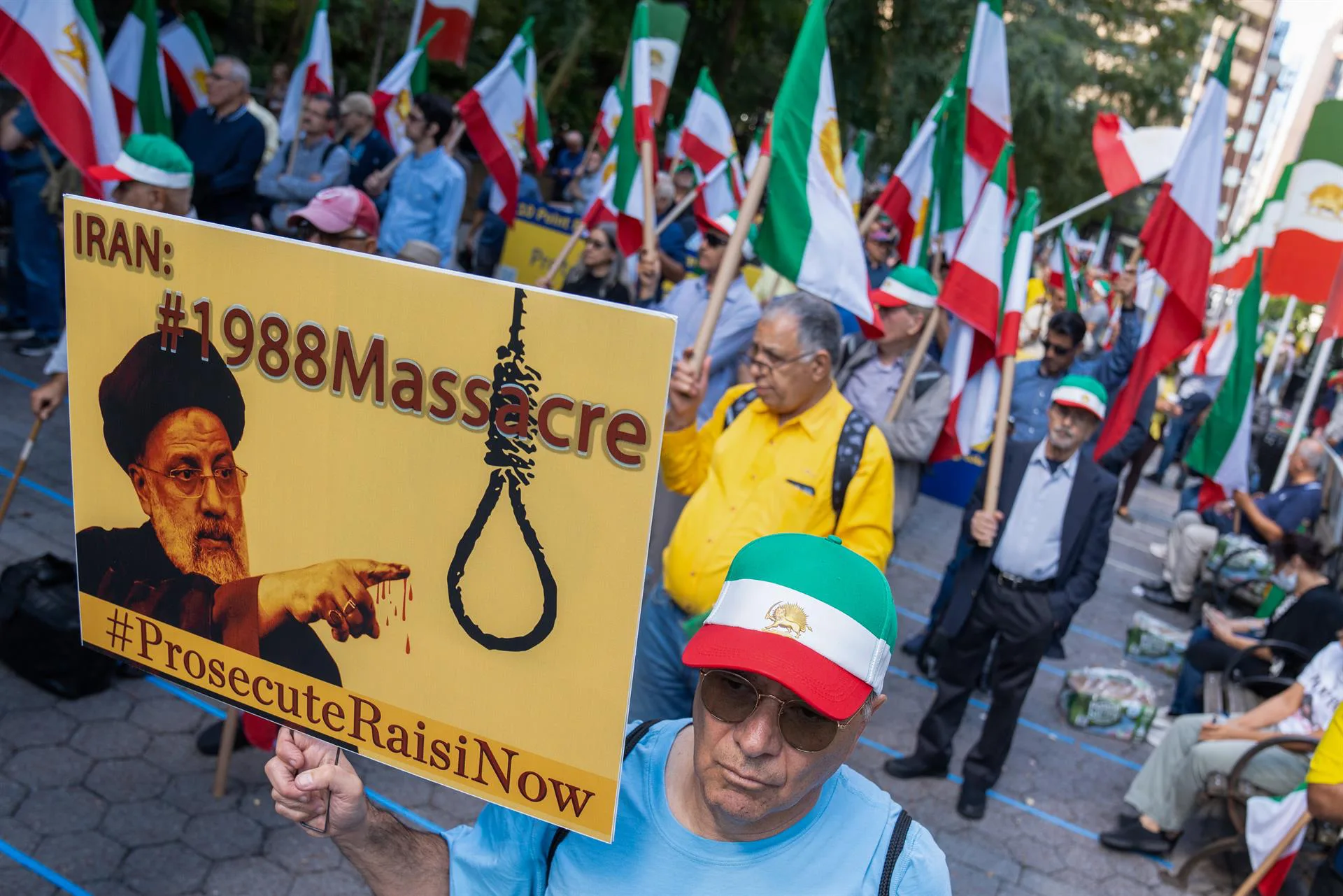 Iranianos protestando em frente à sede da ONU, em Nova York (EUA), no mês de setembro