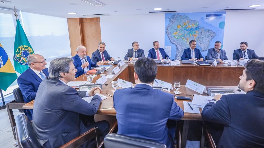 Presidente cobrou principalmente de Fernando Haddad, dizendo que o dinheiro não deve ficar parado no Tesouro.