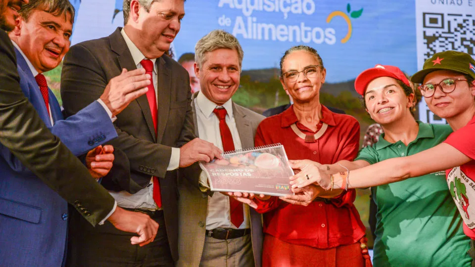 Governo entregou respostas ao MST em cerimônia que contou com a presença de ministros.
