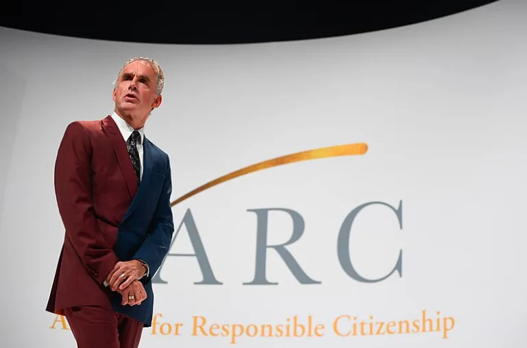 Jordan Peterson apresenta as propostas da Alliance for Responsible Citzenship (ARC) em Londres.
