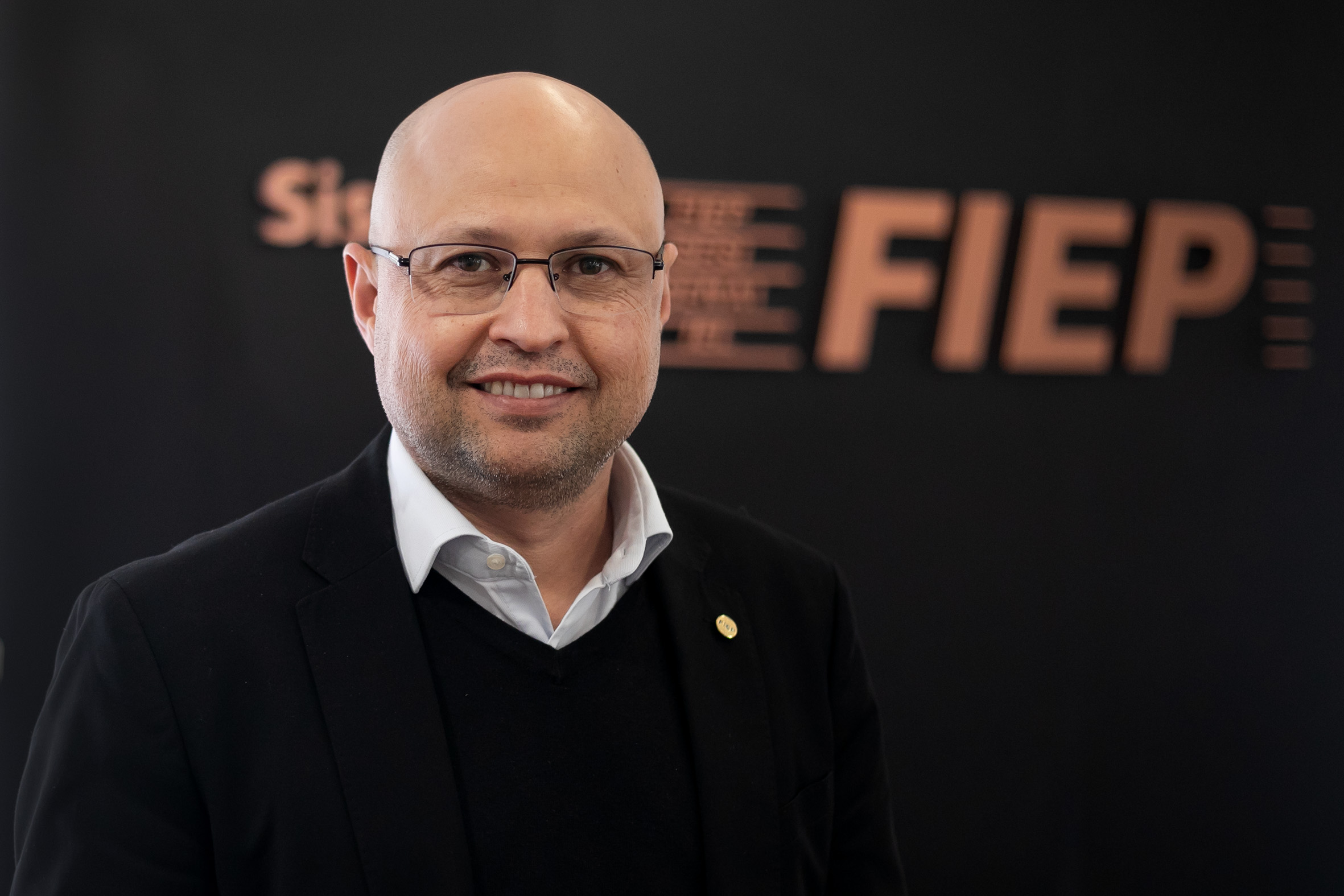 Presidente da Fiep, Edson Vasconcelos defende políticas públicas para incentivo a parques fabris.