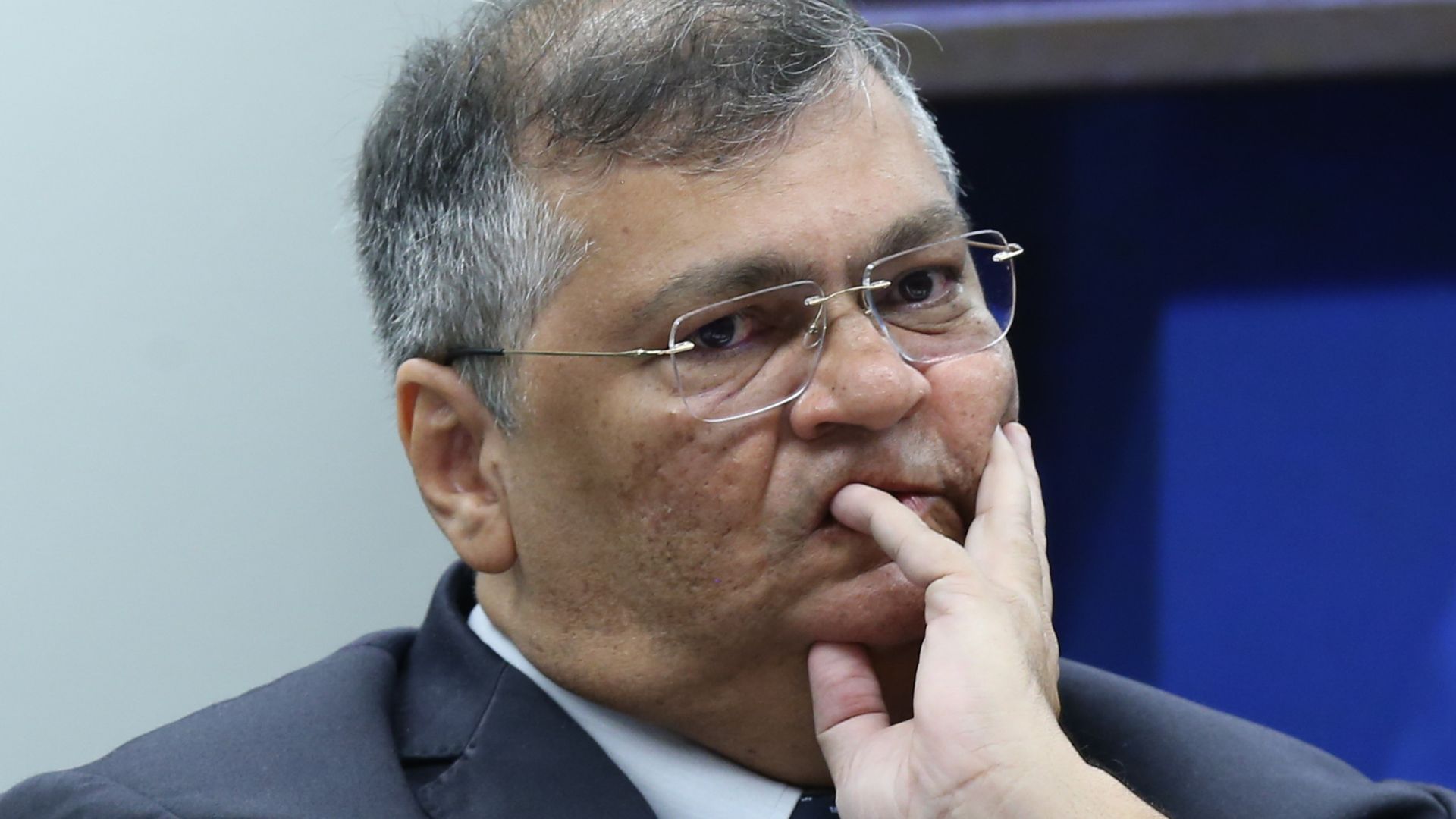 Flávio Dino pensando: &#8220;Quer saber? Acho que vou bloquear aquele tal de Polzonoff&#8221;.