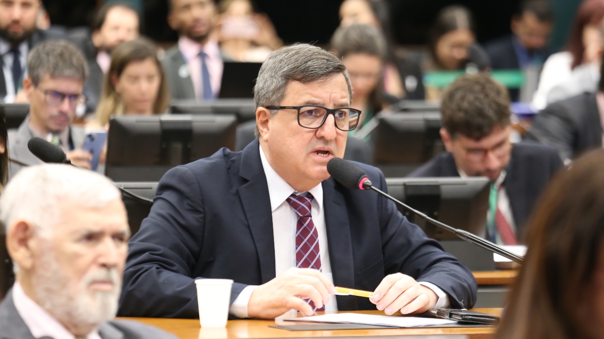 Deputado Danilo Forte confirma, após reunião com governo, que Orçamento de 2024 mantém meta de zerar o rombo das contas públicas.