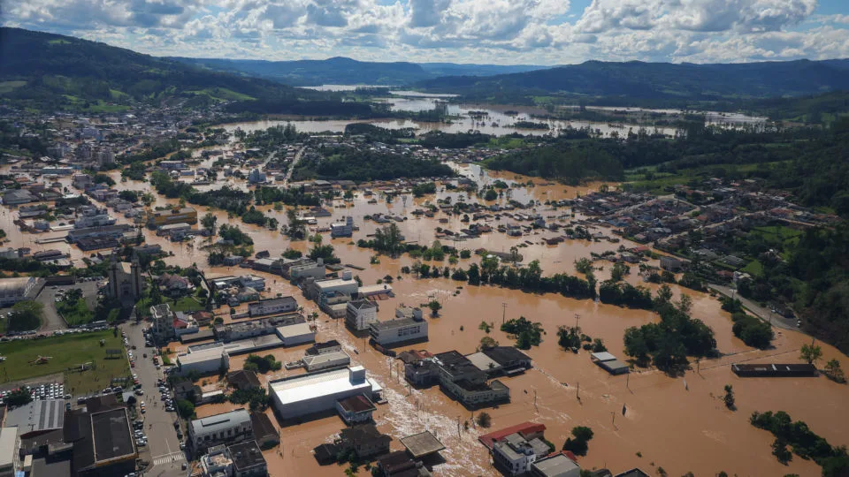 Cidade de Taió (SC) ficou embaixo d’água com enchente em outubro.