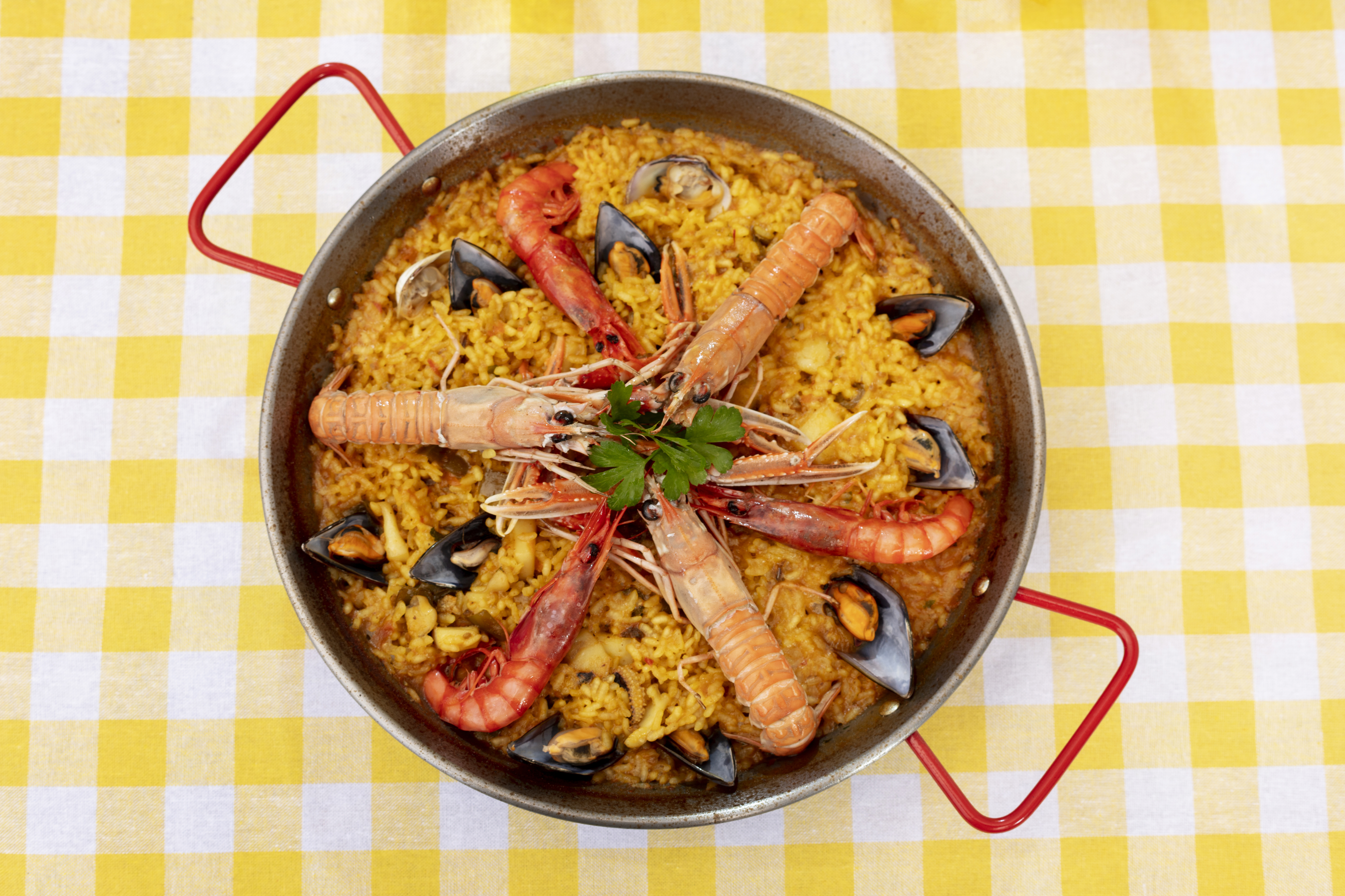 Descubra como harmonizar seu prato de Paella de Camarão.