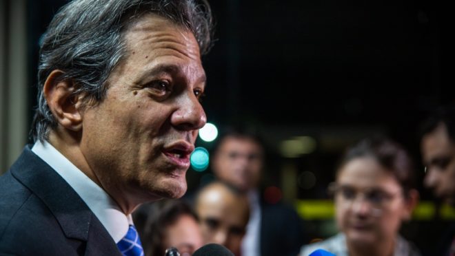 Haddad evita comentar como fica a relação do Brasil com Argentina após eleição de Milei