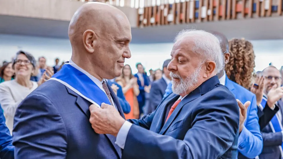 Foto condecoração Alexandre de Moraes Lula