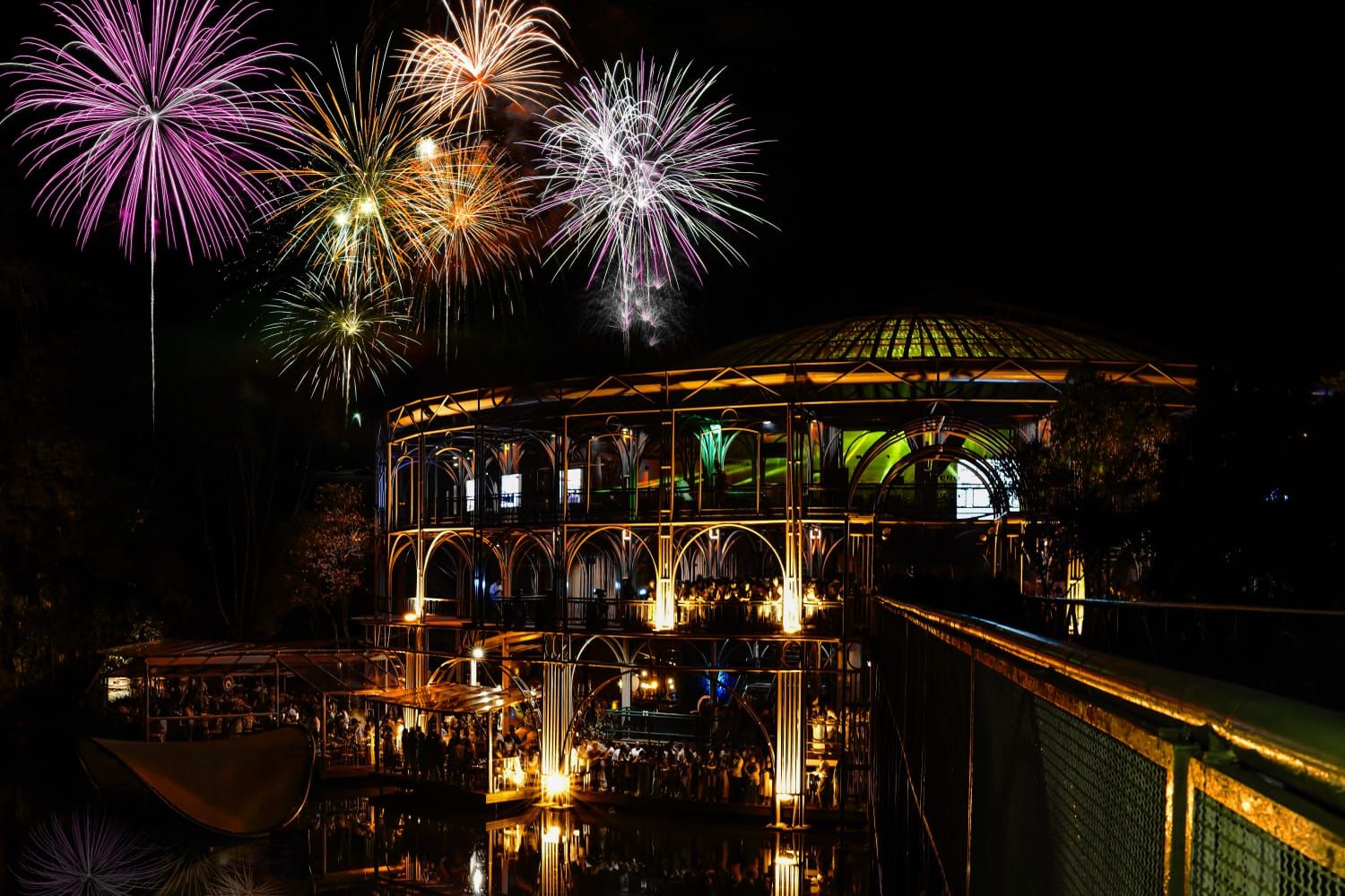 Fogos de ano novo na Ópera de Arame.