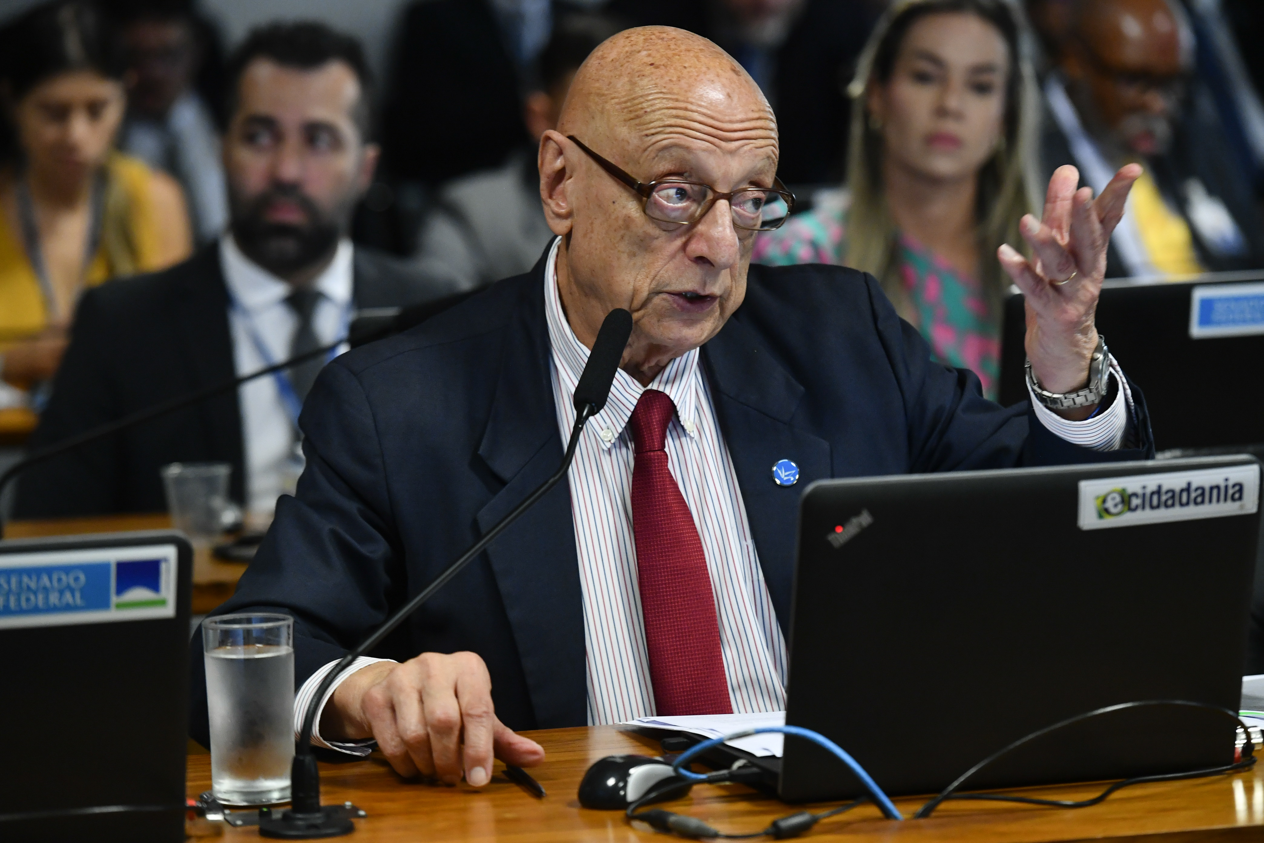 Senador Esperidião Amin (PP-SC) afirma que decisões monocráticas são “absurdo” e “doideira”.