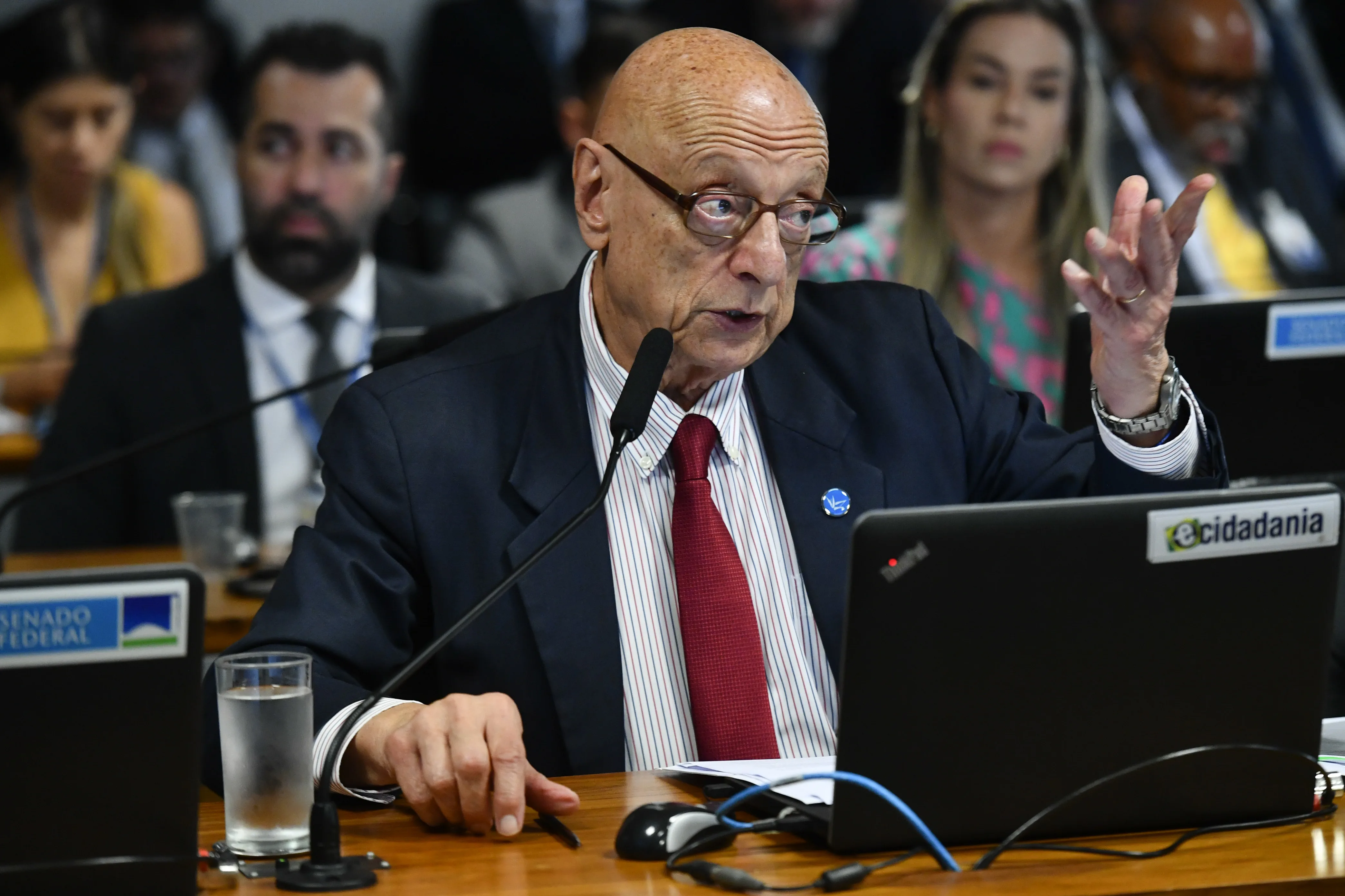 Senador Esperidião Amin (PP-SC) afirma que decisões monocráticas são "absurdo" e "doideira".