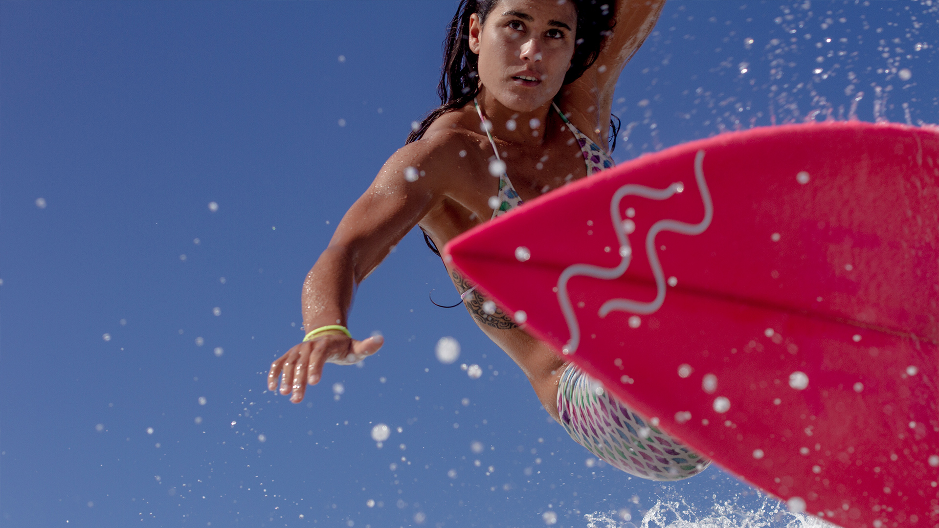 A Surf Center é um clube exclusivo com chancela de nomes como Marina Werneck, embaixadora do surf feminino