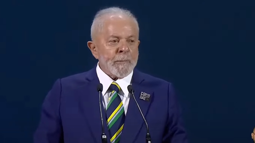 Em discurso na COP28, Lula criticou dificuldade de se alcançar metas climáticas, mas não mencionou uso do petróleo no mundo.