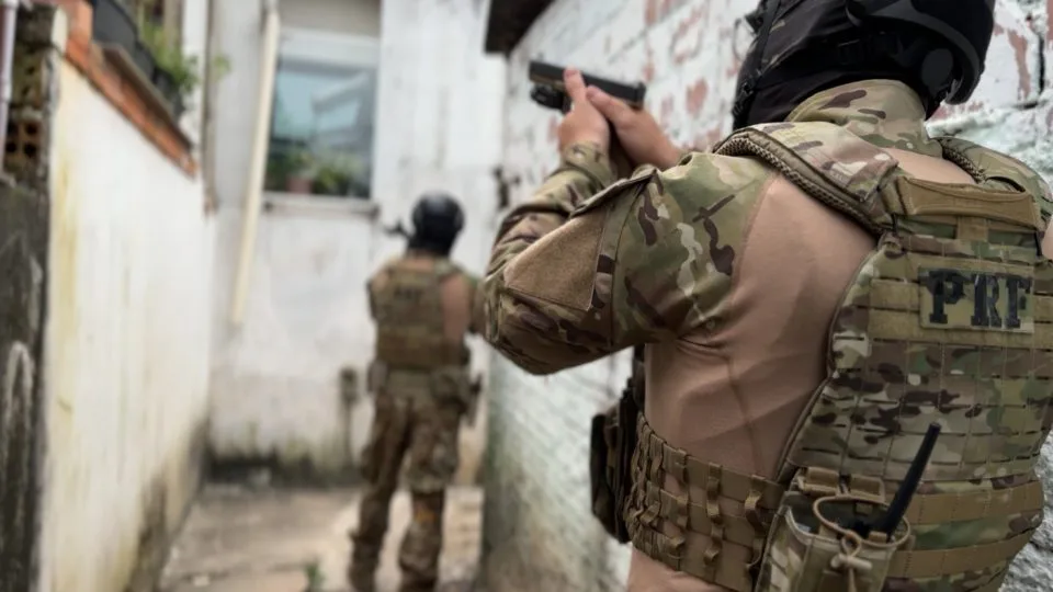 Operação mirou grupo criminoso que roubou 10 cargas nos últimos quatro meses no Paraná.