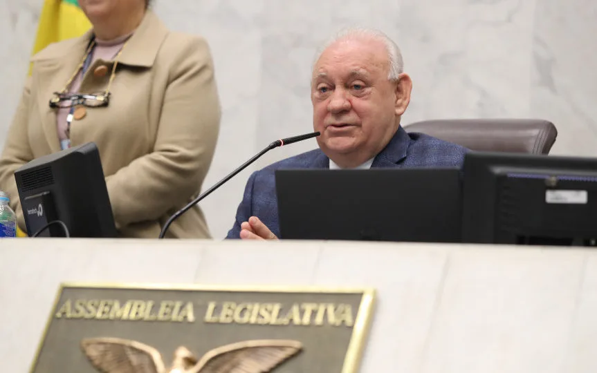 Ademar Traiano (PSD), presidente da Alep, havia conseguido liminar na Justiça para proibir veículos de comunicação de publicarem matérias sobre investigação do MP-PR em pedido de propina.