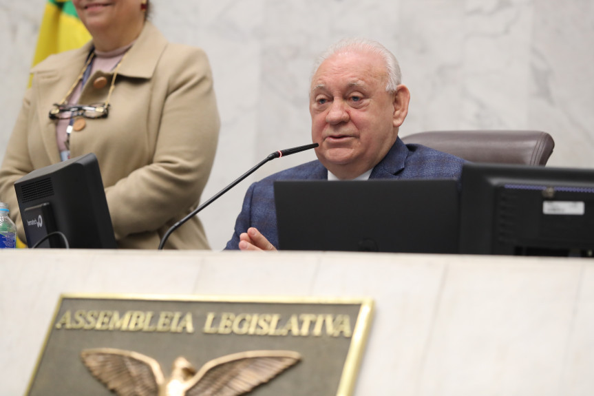 Ademar Traiano (PSD), presidente da Alep, havia conseguido liminar na Justiça para proibir veículos de comunicação de publicarem matérias sobre investigação do MP-PR em pedido de propina.
