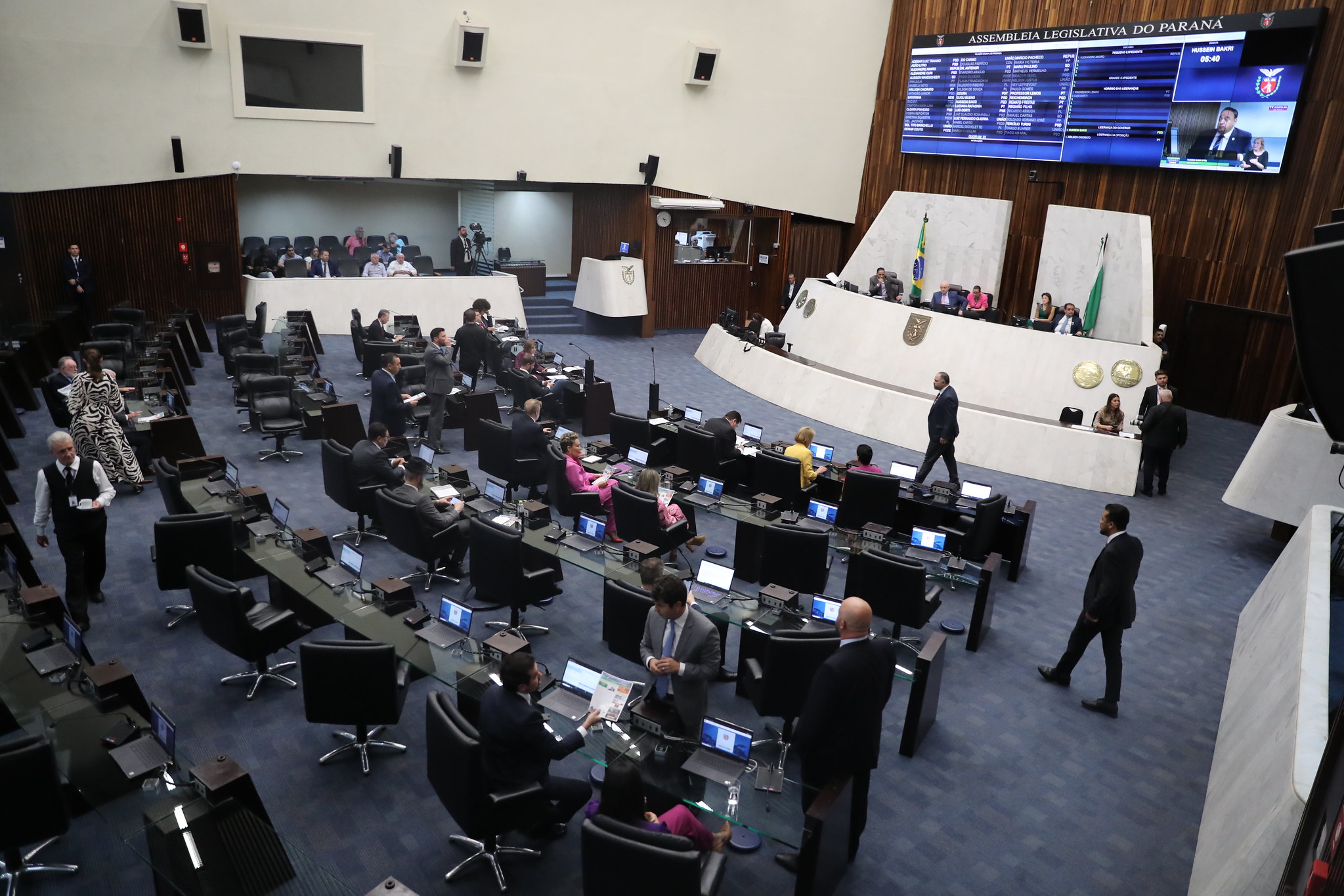 Projeto de lei apresentado na Assembleia Legislativa do Paraná (Alep)  se assemelha a propostas apresentadas em outros estados do Brasil. Mesmo classificado como &#8220;polêmico&#8221; pelos autores da proposta, os parlamentares entendem que a discussão é meritória.