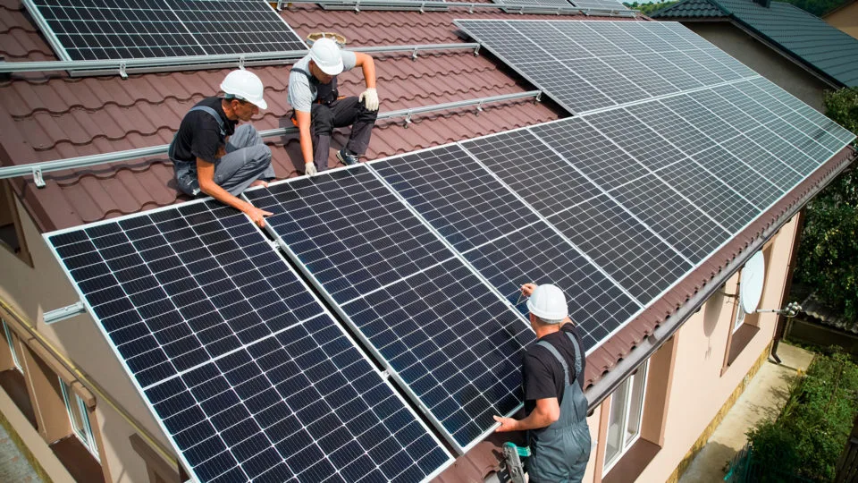 Quase 70% dos brasileiros já pensaram em ter energia solar residencial