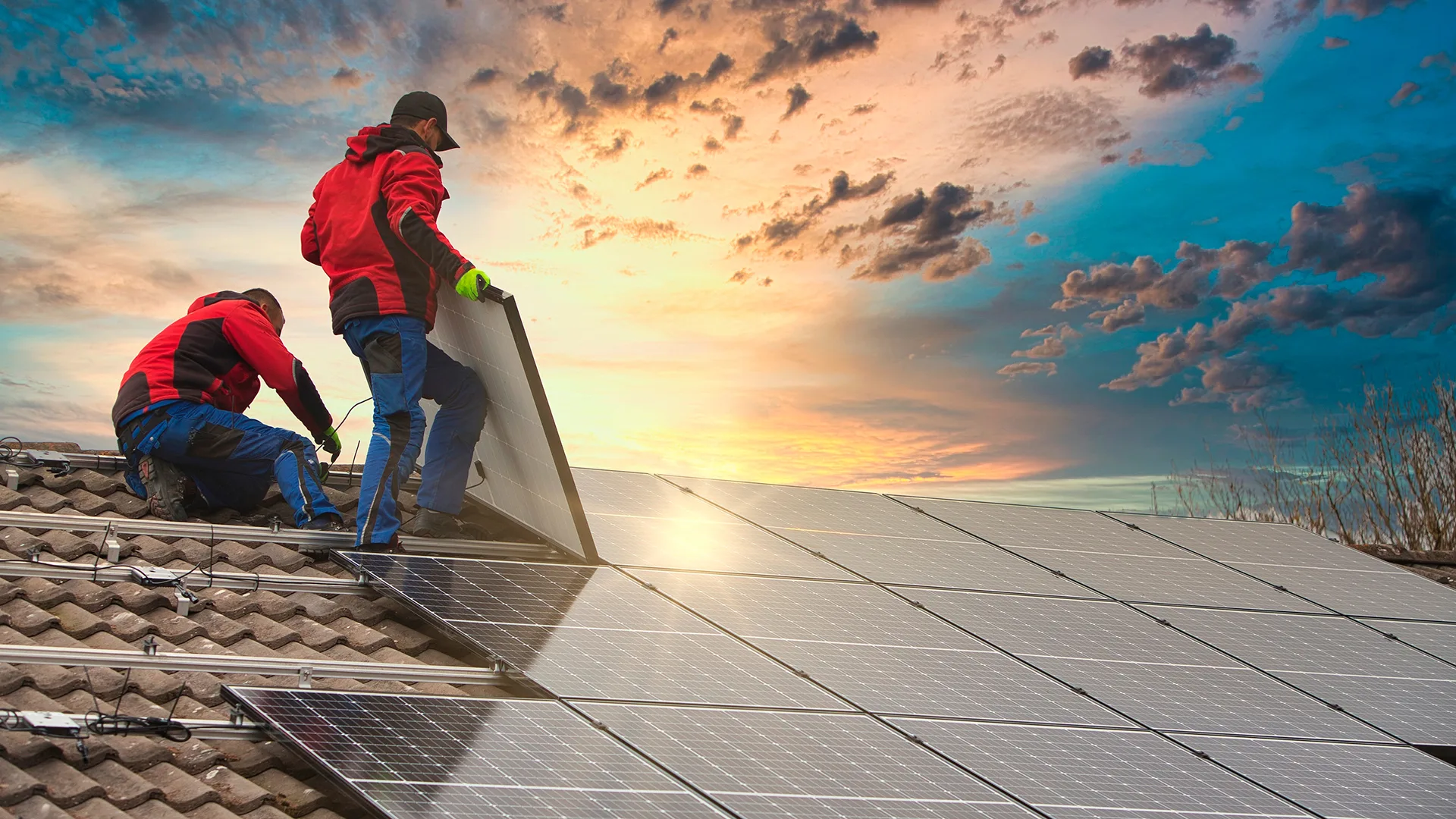 A energia solar fotovoltaica converte a luz solar captada pelos painéis solares em eletricidade