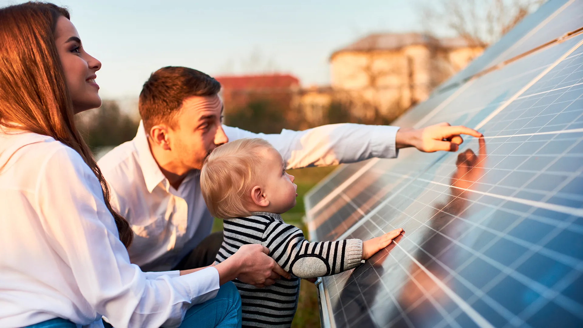 Os dois principais tipos de energia solar são a fotovoltaica, que pode ser usada em casas e propriedades rurais, e a térmica