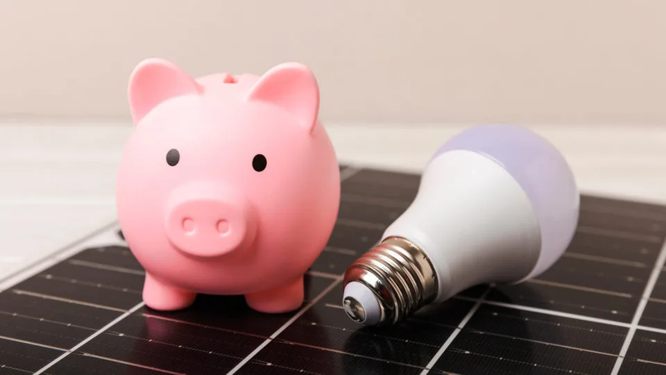 Mesmo com a taxação gradativa dos créditos de energia, a fonte solar pode gerar uma economia de até 95% no valor da conta de luz