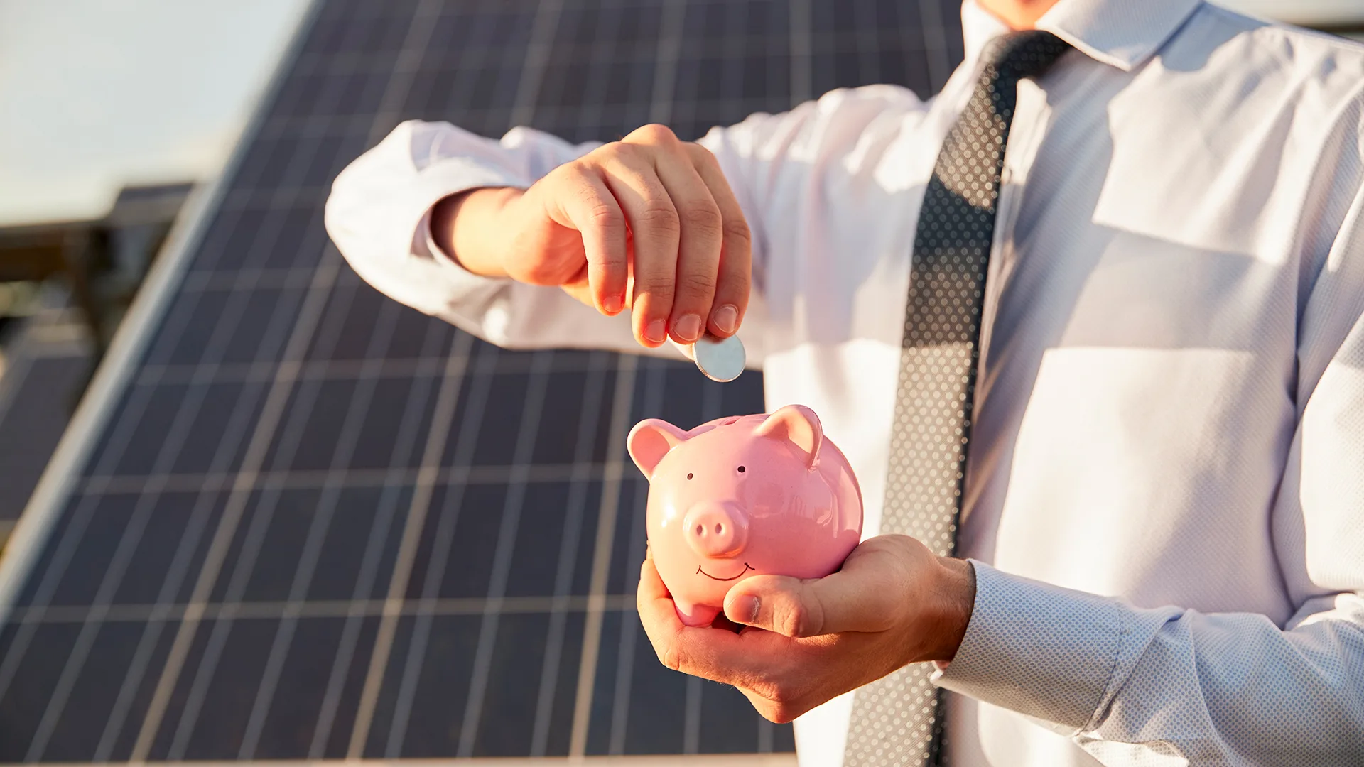 O sistema de energia solar não exige tanta manutenção e tem vida útil de mais de 25 anos